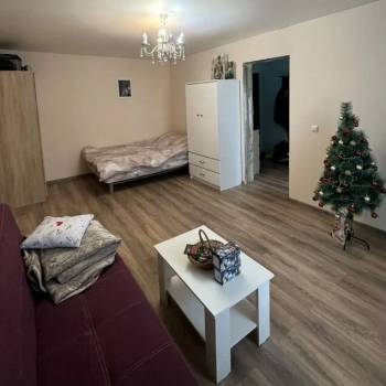 Продается 1-комнатная квартира, 42 м²