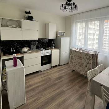 Продается 1-комнатная квартира, 42 м²