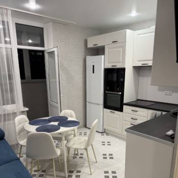 Сдается 2-х комнатная квартира, 72 м²