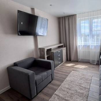 Продается 2-х комнатная квартира, 550 м²
