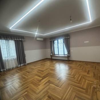 Продается Дом, 290 м²