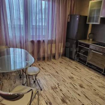 Сдается 1-комнатная квартира, 38 м²