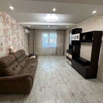 Сдается 2-х комнатная квартира, 76 м²