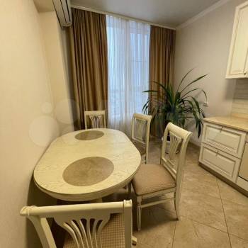 Сдается 1-комнатная квартира, 43 м²