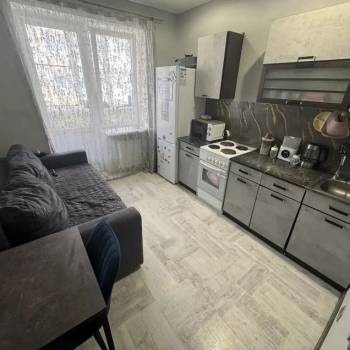 Продается 1-комнатная квартира, 39 м²