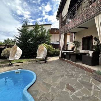 Продается Дом, 295 м²