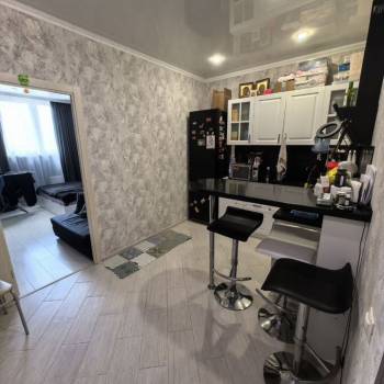 Продается 1-комнатная квартира, 37 м²