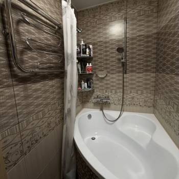 Продается Многокомнатная квартира, 74,4 м²