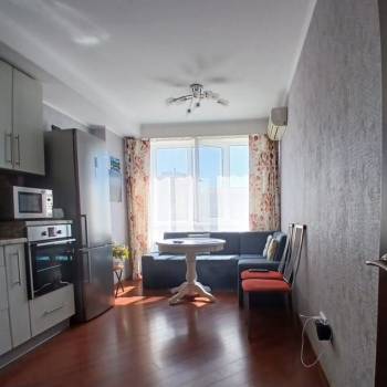 Продается 1-комнатная квартира, 50,4 м²