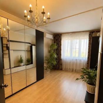 Продается 1-комнатная квартира, 38 м²