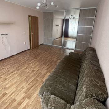 Продается 1-комнатная квартира, 38 м²