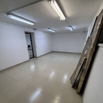 Сдается Нежилое помещение, 215 м²