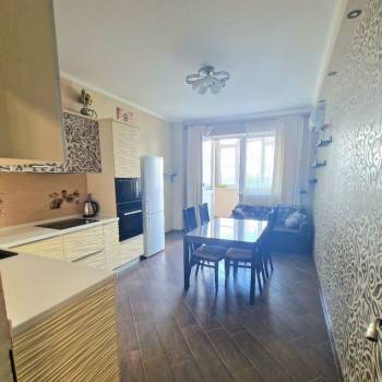 Сдается 2-х комнатная квартира, 80 м²