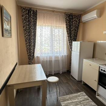 Сдается 1-комнатная квартира, 45 м²