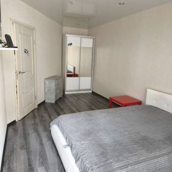 Продается 1-комнатная квартира, 42 м²