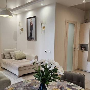 Продается Многокомнатная квартира, 102 м²