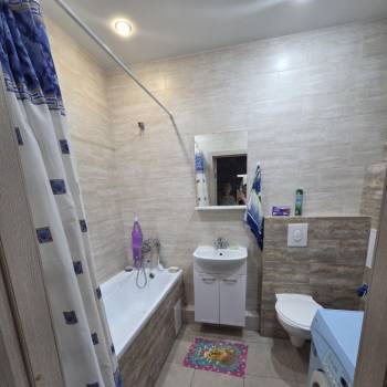 Сдается 1-комнатная квартира, 42 м²
