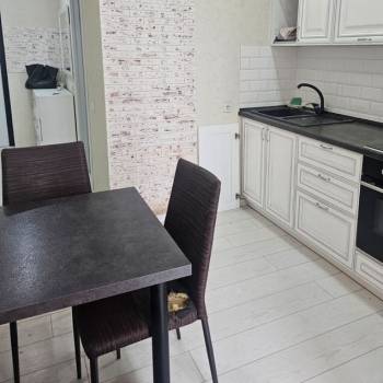 Продается 1-комнатная квартира, 42 м²