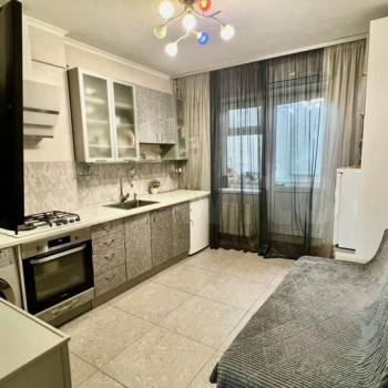 Продается 1-комнатная квартира, 37,5 м²