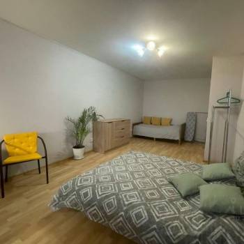 Продается 1-комнатная квартира, 42 м²