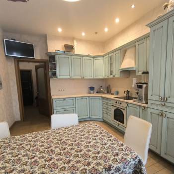 Продается 1-комнатная квартира, 54 м²