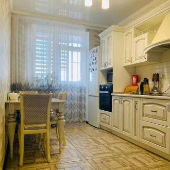 Продается 1-комнатная квартира, 42 м²