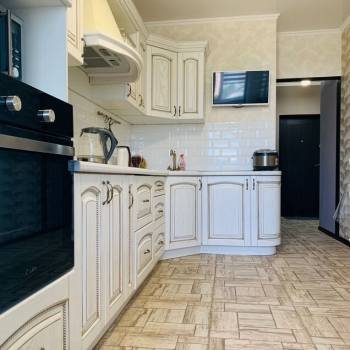 Продается 1-комнатная квартира, 42 м²