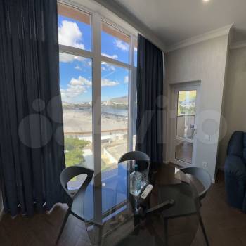 Продается 1-комнатная квартира, 55 м²