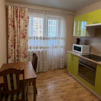 Сдается 1-комнатная квартира, 38 м²