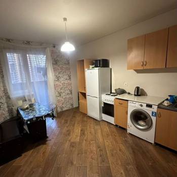 Продается 1-комнатная квартира, 42,9 м²