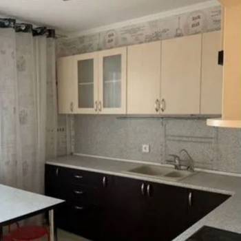 Продается 1-комнатная квартира, 42 м²