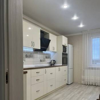 Сдается 2-х комнатная квартира, 72 м²