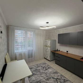 Сдается 2-х комнатная квартира, 60 м²