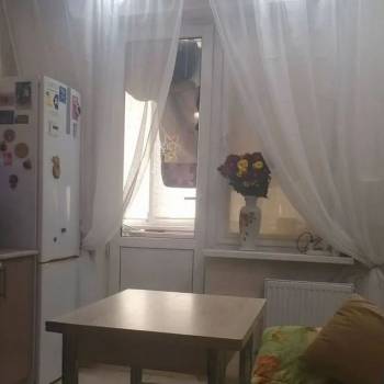 Продается 1-комнатная квартира, 42 м²