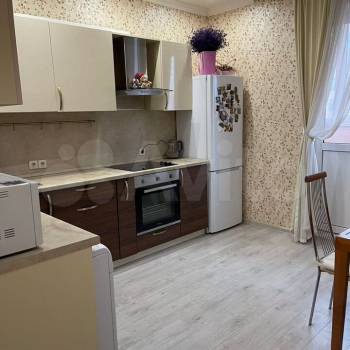 Продается 1-комнатная квартира, 53,2 м²
