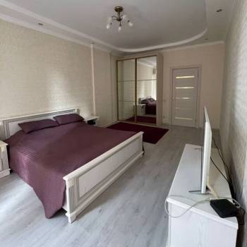Продается 1-комнатная квартира, 53,2 м²