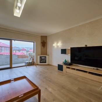 Продается 3-х комнатная квартира, 142 м²