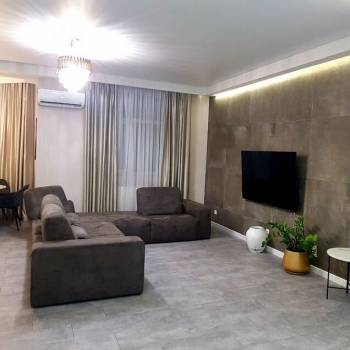 Продается Многокомнатная квартира, 140 м²