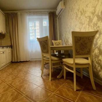 Сдается 2-х комнатная квартира, 64 м²