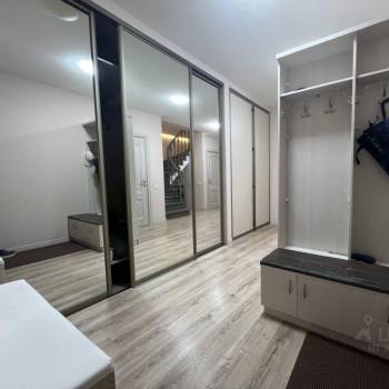 Продается Многокомнатная квартира, 168,2 м²