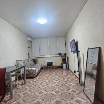 Продается 1-комнатная квартира, 55 м²