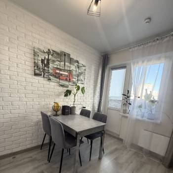Продается 1-комнатная квартира, 38 м²