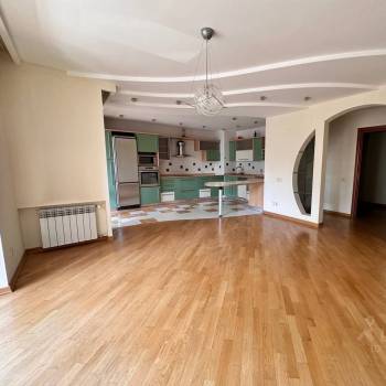 Продается Многокомнатная квартира, 234 м²