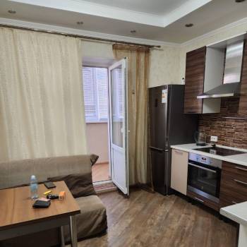 Продается 1-комнатная квартира, 38 м²