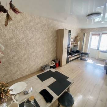 Продается 1-комнатная квартира, 50,8 м²