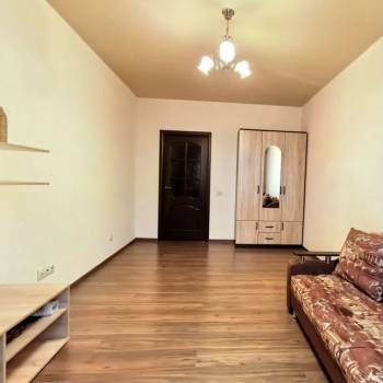 Продается 1-комнатная квартира, 42 м²