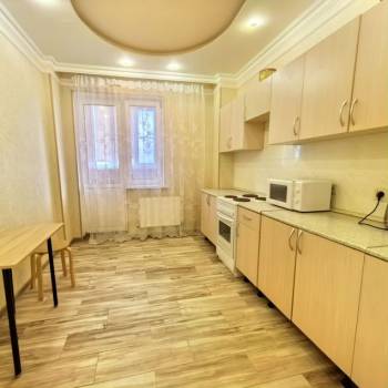 Продается 1-комнатная квартира, 42 м²