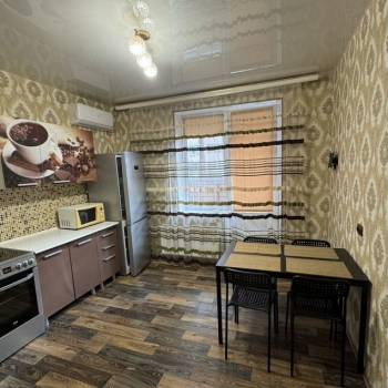 Сдается 1-комнатная квартира, 42 м²