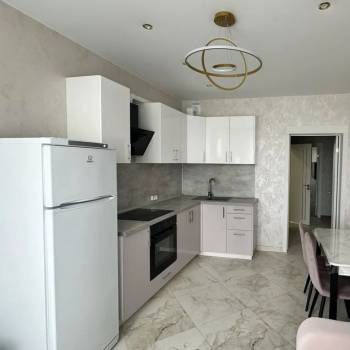 Продается 1-комнатная квартира, 42 м²