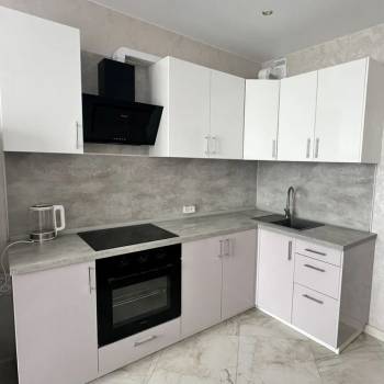 Продается 1-комнатная квартира, 42 м²